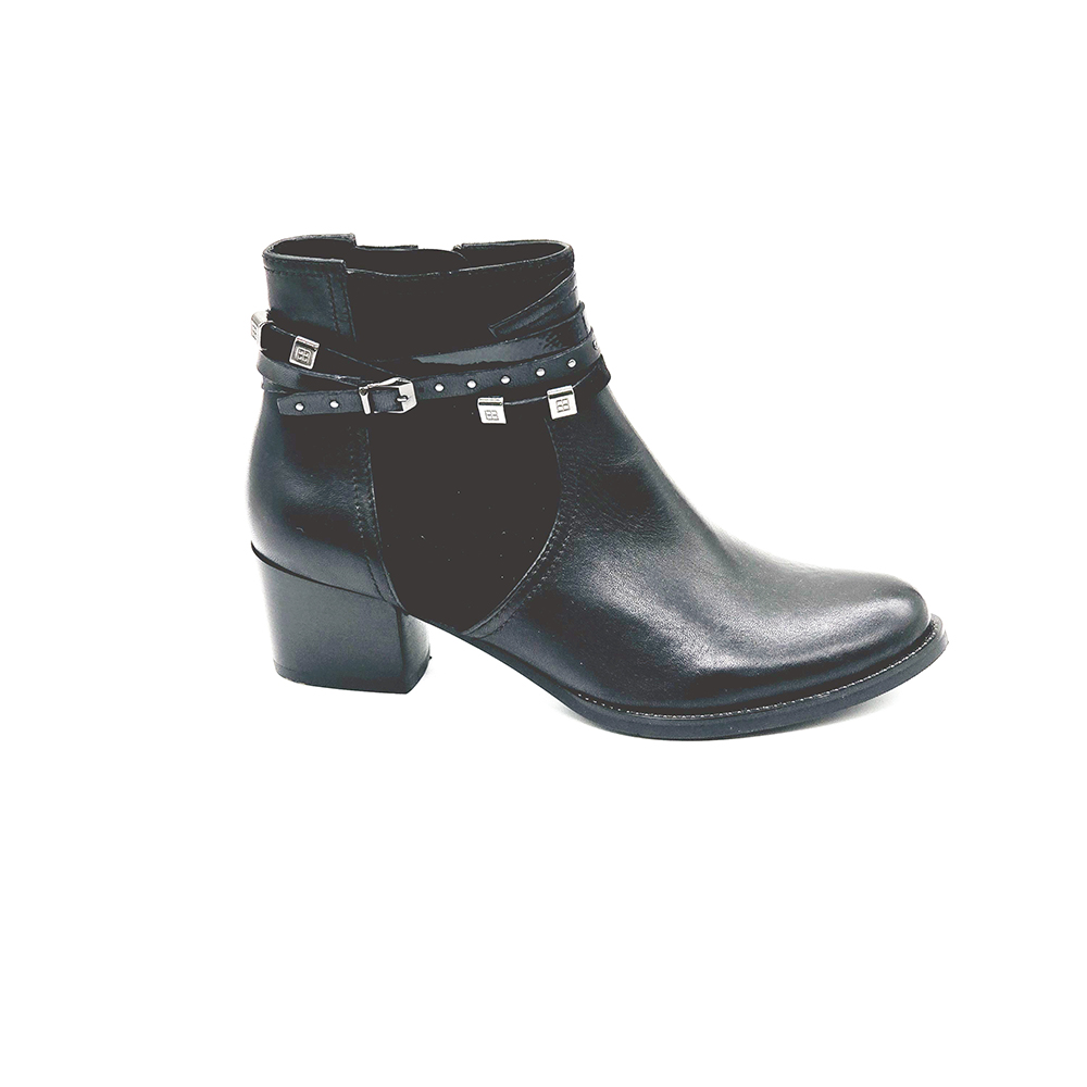 https://www.flyfoot.co.il/products/671189BLK.jpg מגפון קלאסי מעור עם שרשרת