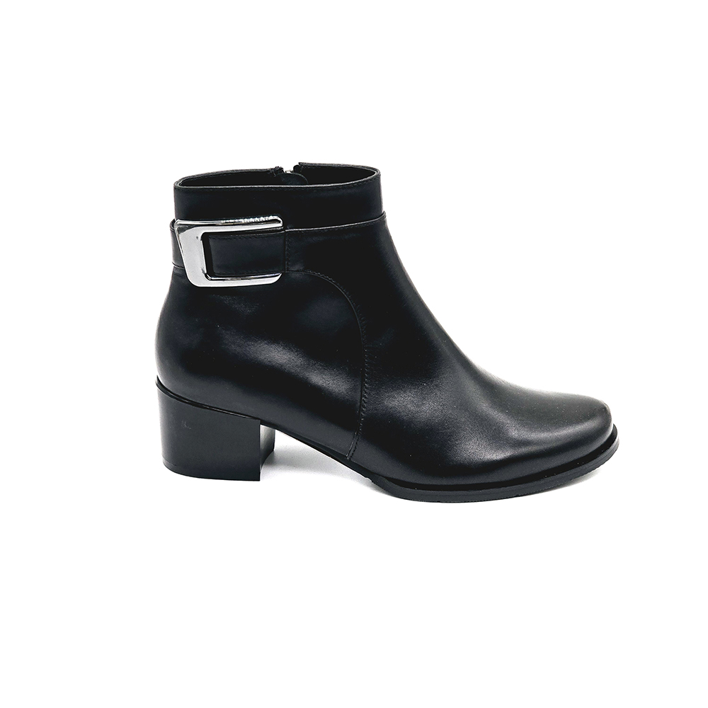 https://www.flyfoot.co.il/products/671190BLK.jpg מגפון קלאסי מעור עם אבזם