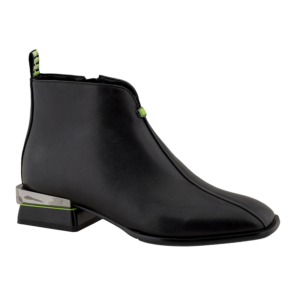 https://www.flyfoot.co.il/products/371215BLK.jpg מגפון תפר אלכסוני