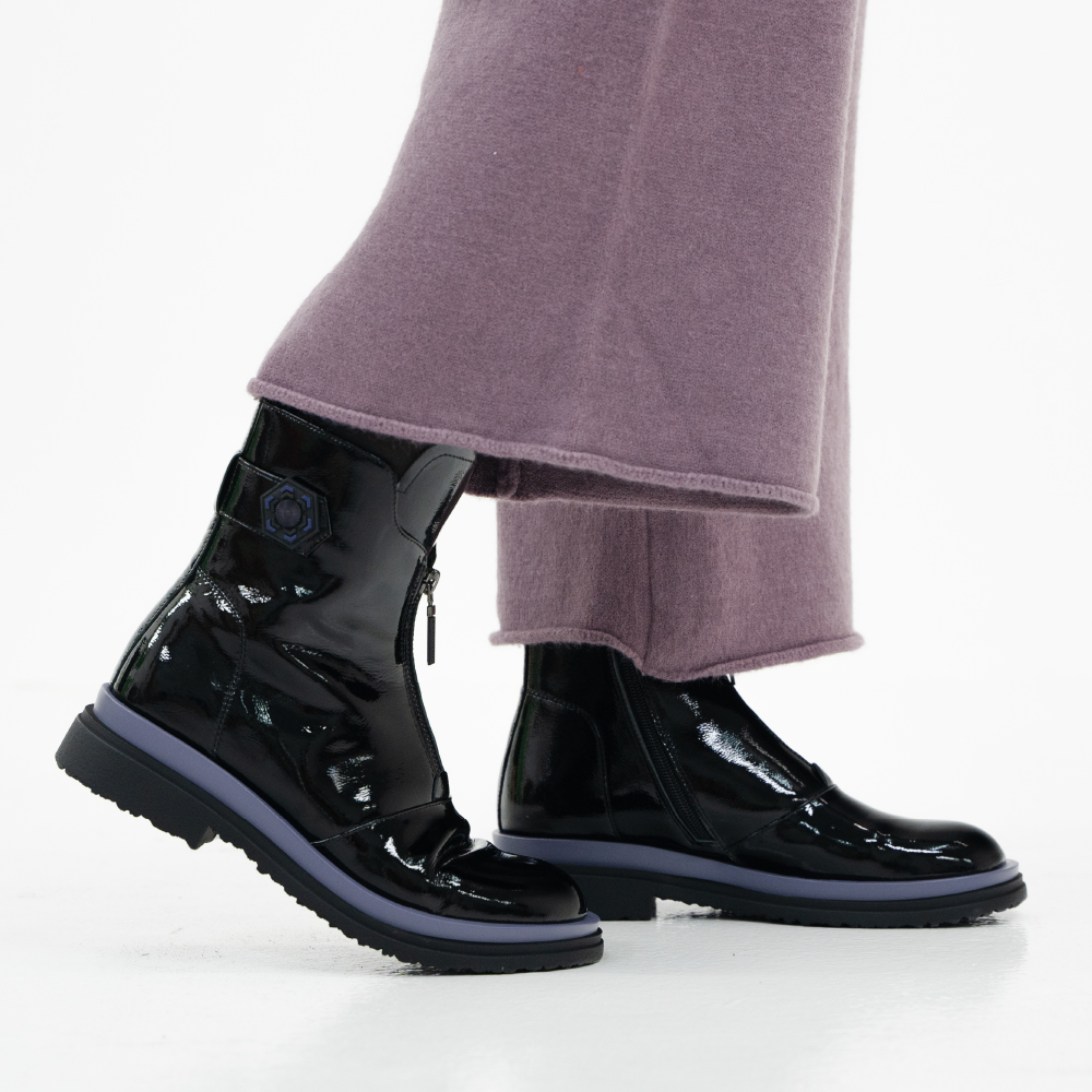 https://www.flyfoot.co.il/products/371206.jpg מגפון עם רוכסן קדמי ופס ס