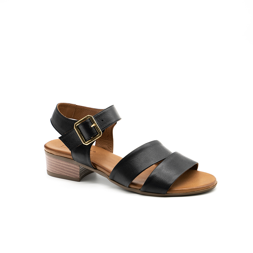 סנדל רצועות רחבות