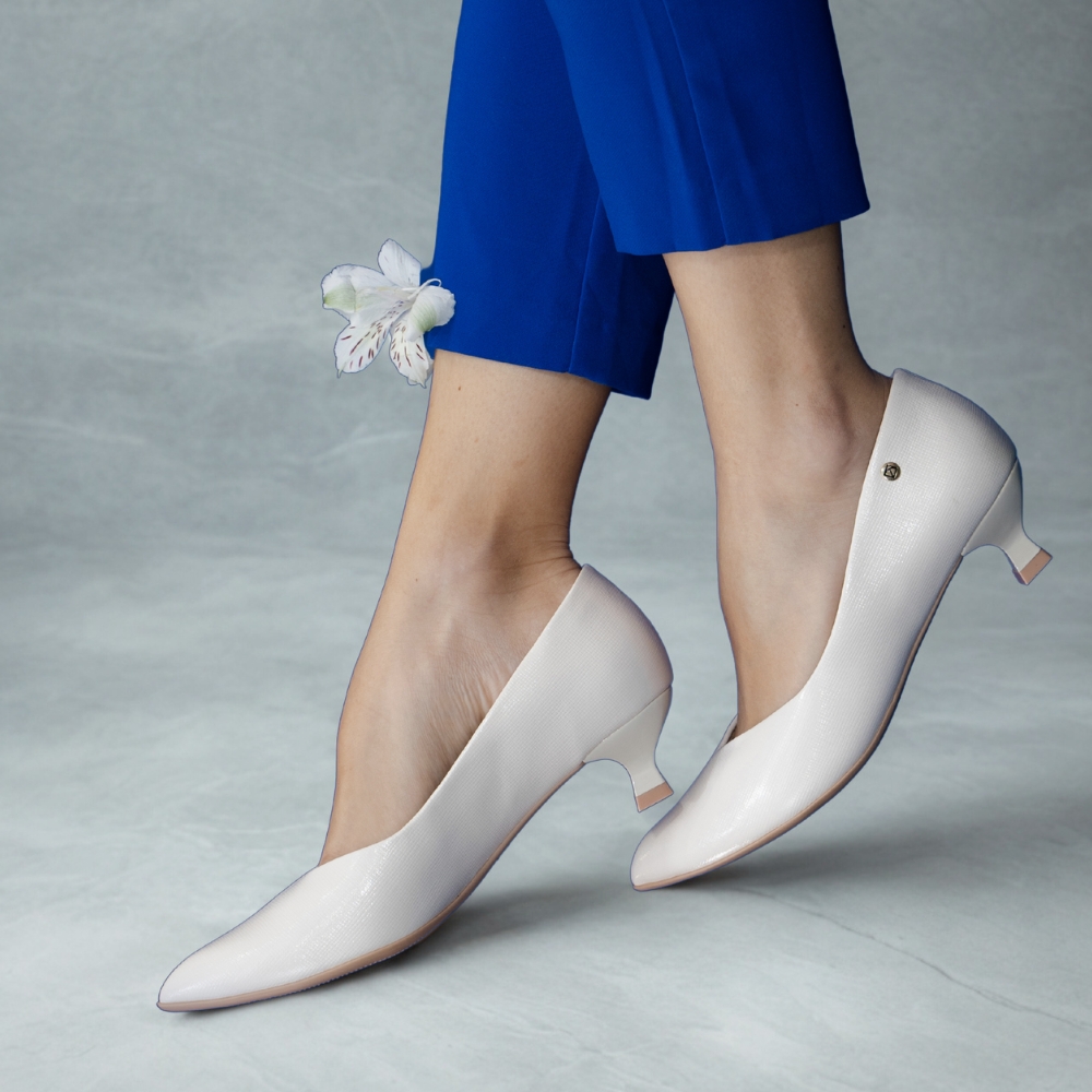 נעל סירה שפיץ עם עקב קטן