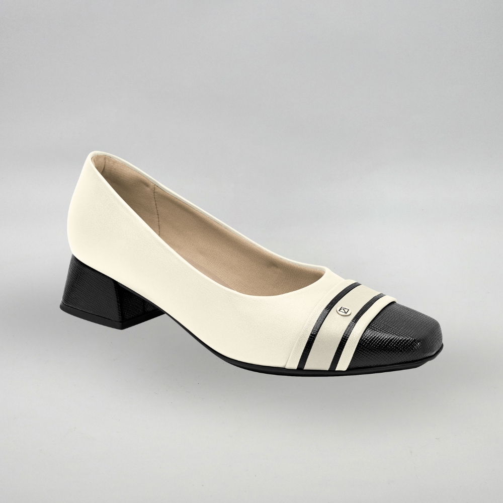 נעל סירה עקב קטן