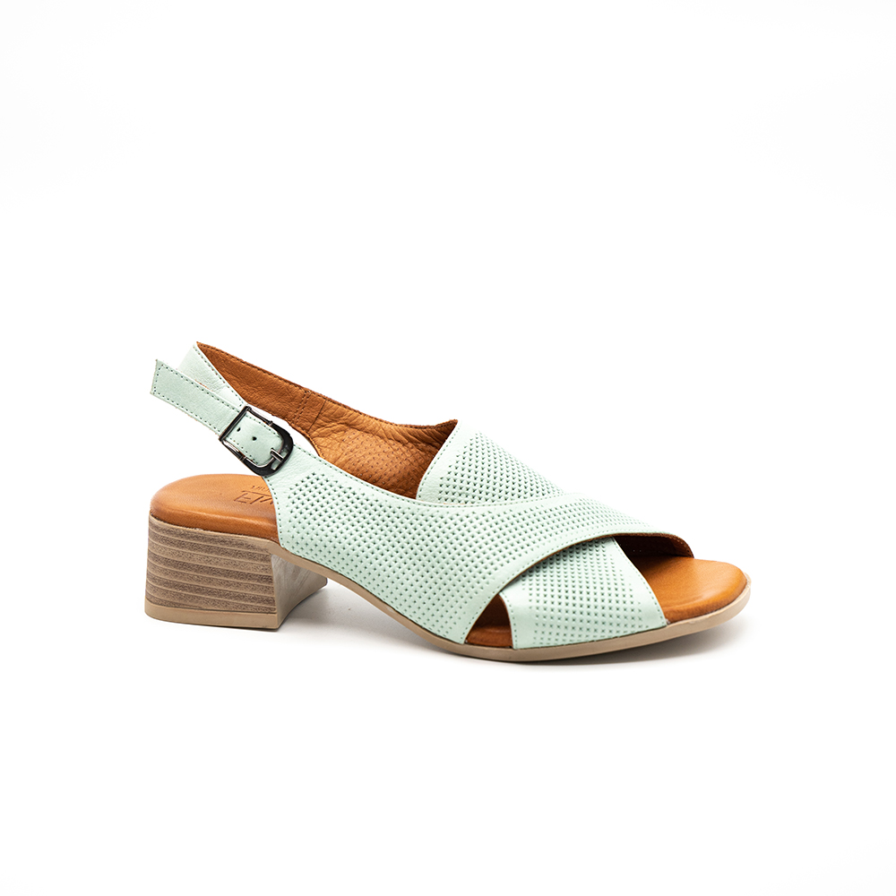 סנדל מוצלב מחורר