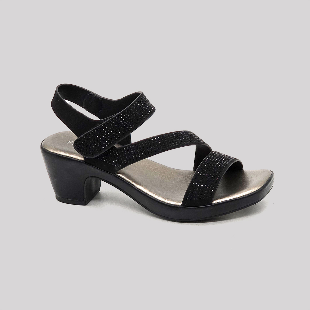 סנדלים בעיטור אבנים עם רצ