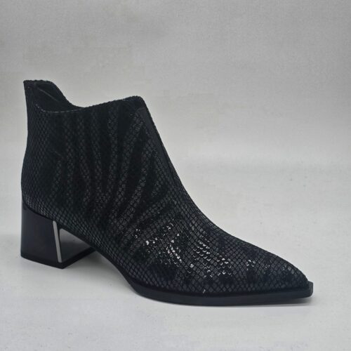 מגפון חרטום מחודד עקב קטן