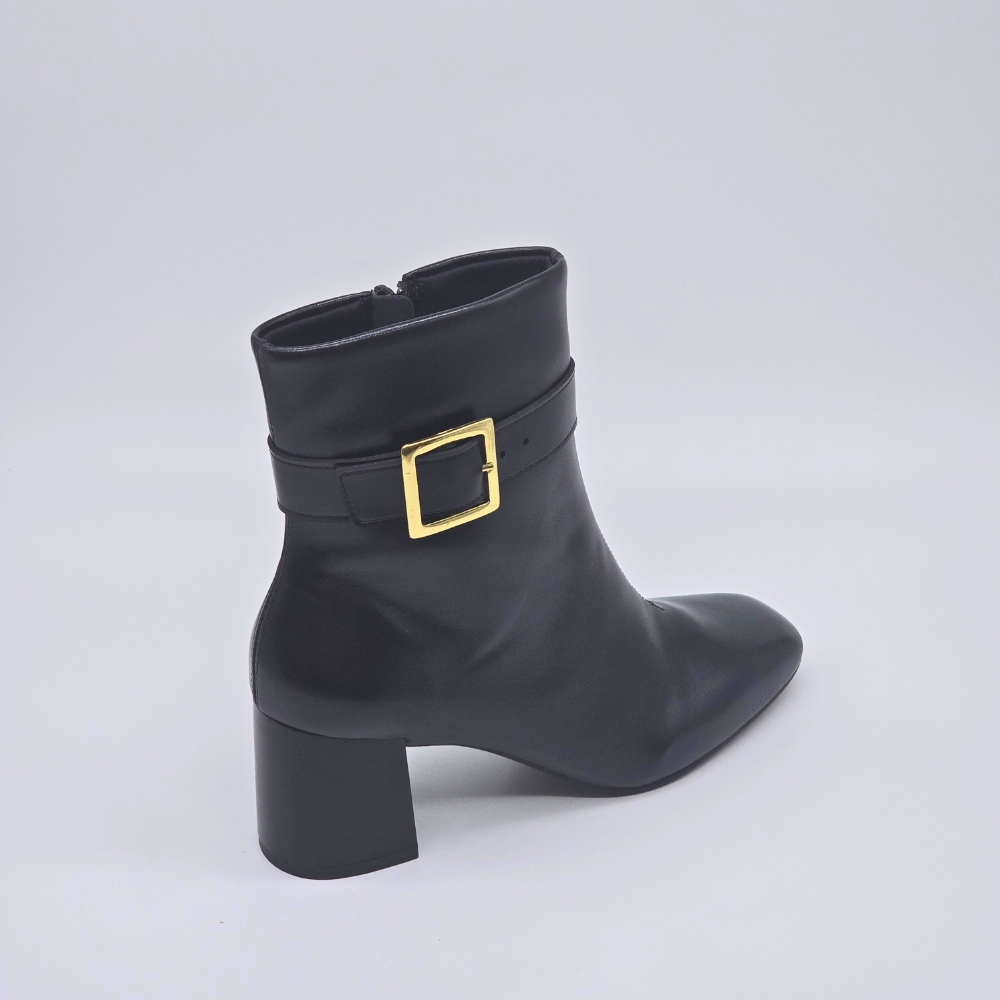 מגפון קלסי עם חגורה