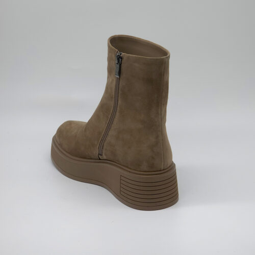 מגפון סוליית רוקי זמש