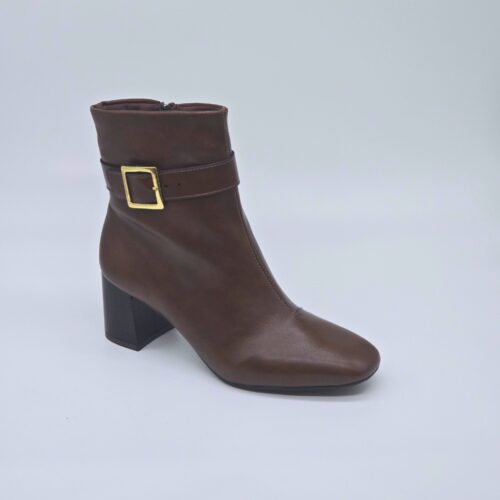 מגפון קלסי עם חגורה