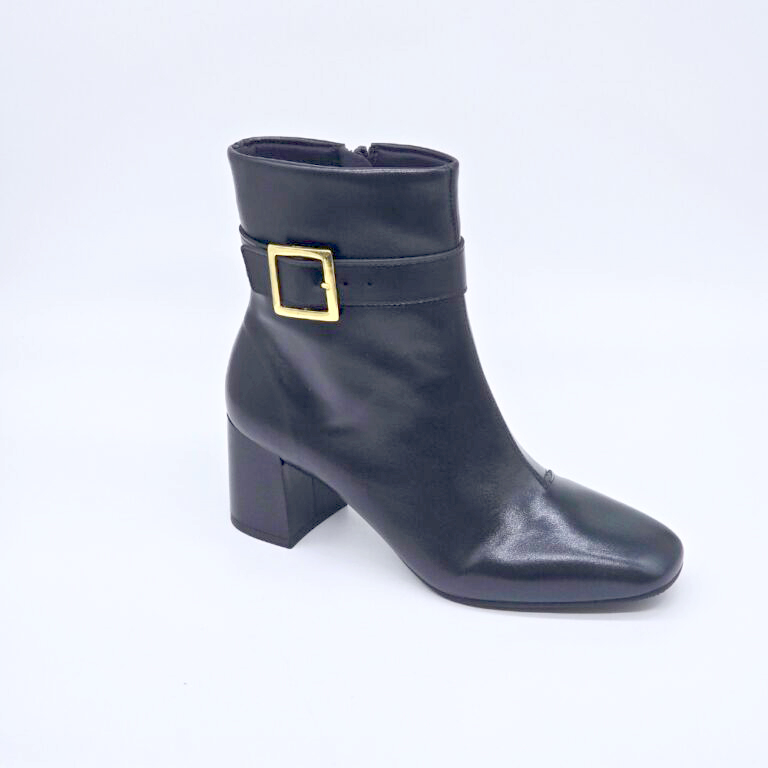 מגפון קלסי עם חגורה