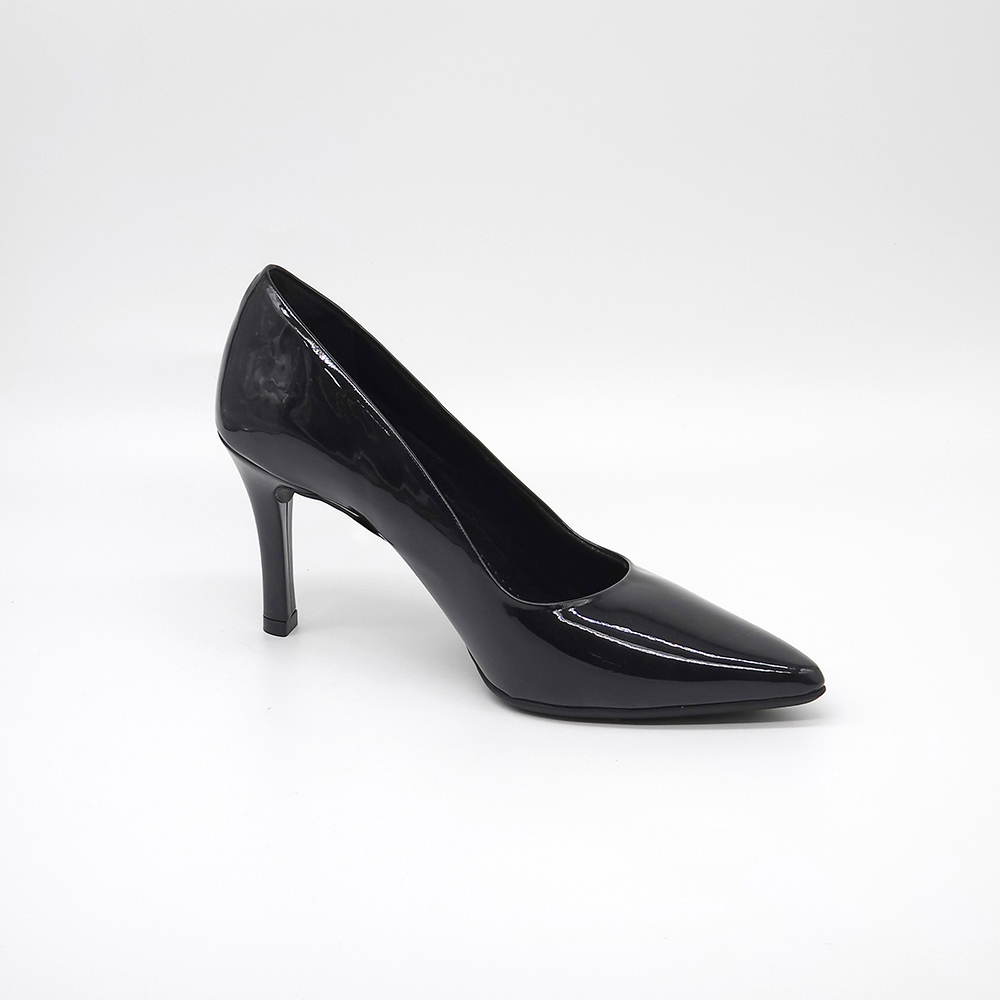 נעלי סירה עקב סטילטו