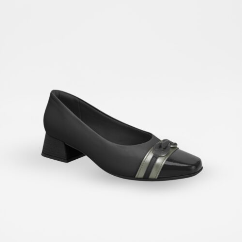 נעל סירה עיטור פסים ואבזם