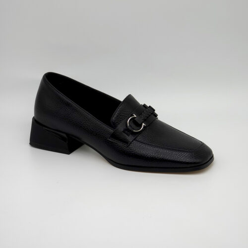 מוקסין בעיטור אבזם