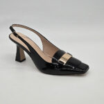 סנדל י עור אלגנטיות עם א