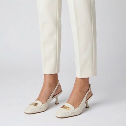 סנדל י עור אלגנטיות עם א