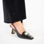 סנדל י עור אלגנטיות עם א