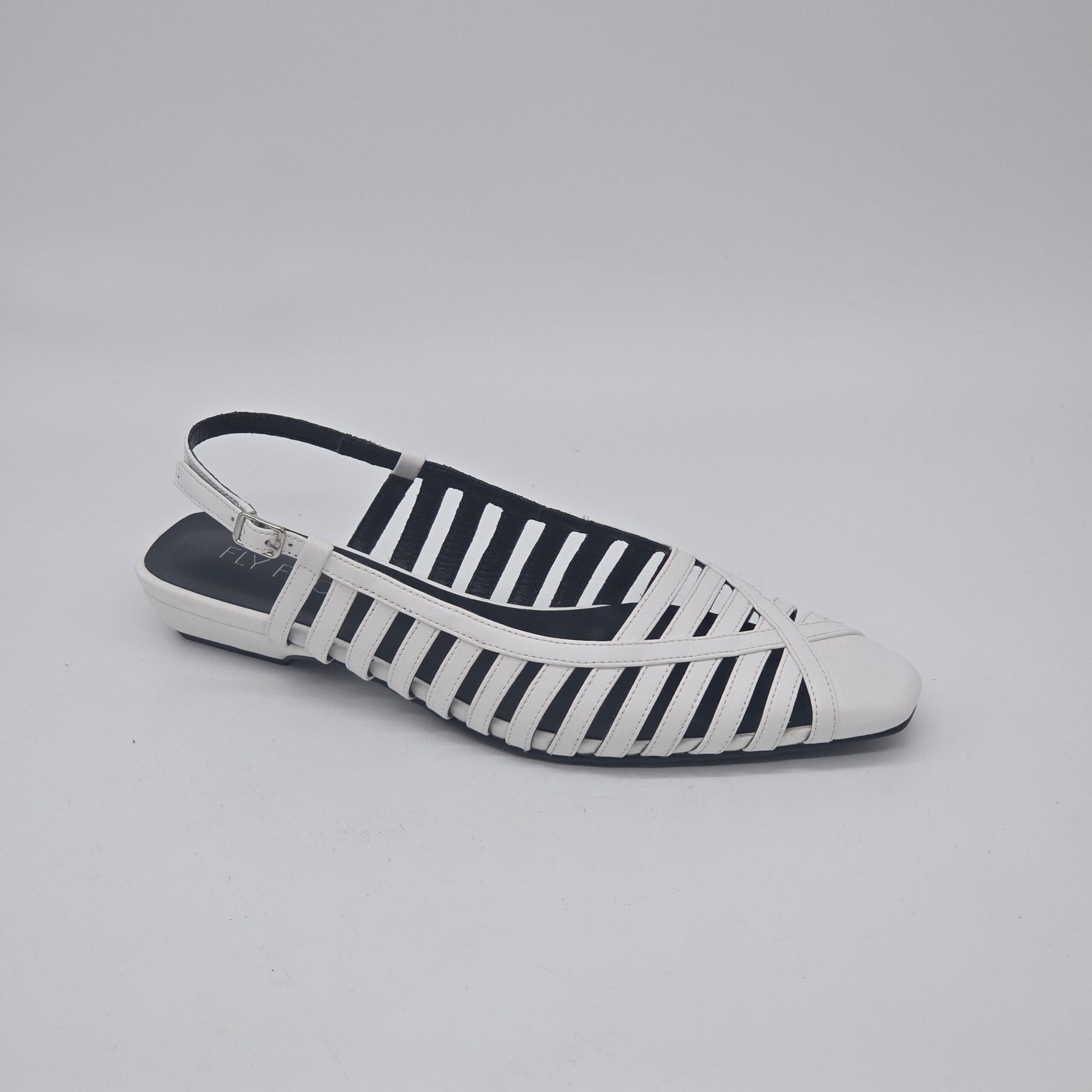 סנדל שטוח גזרה סגורה פתחי