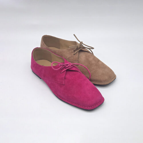 נעל שטוחה שרוכים קצה מרוב