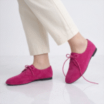 נעל שטוחה שרוכים קצה מרוב