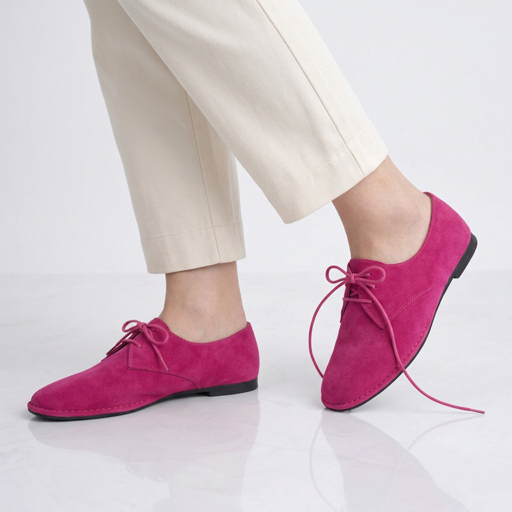 נעל שטוחה שרוכים קצה מרוב