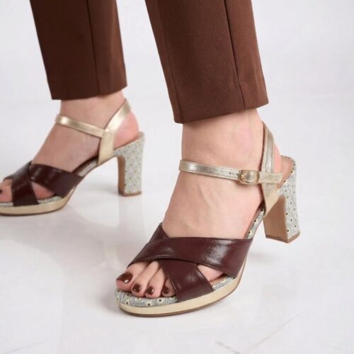 סנדל אלגנטי עם אבזם