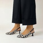 סנדל קלוע עם עקב