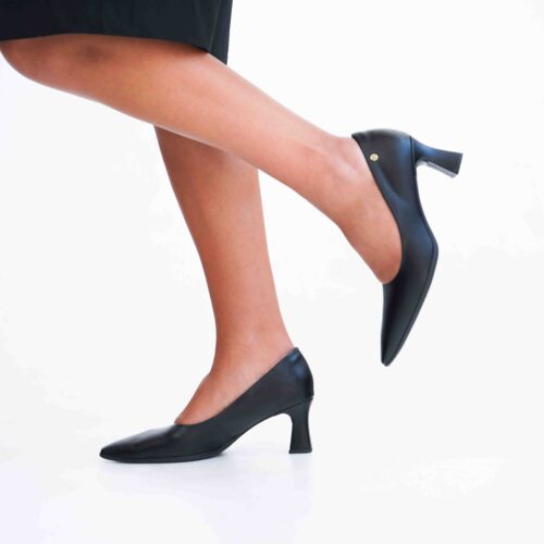 סירה אלגנטית עקב בינוני