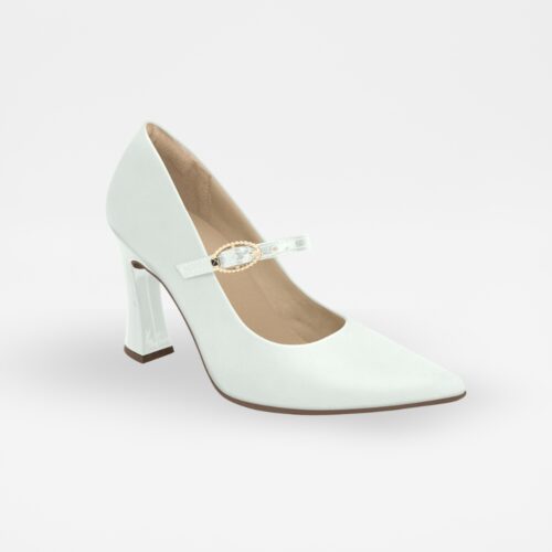 סירה אלגנטית עקב גבוה ורצ