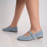 מוקסין שטוח מחורר עם אבזם