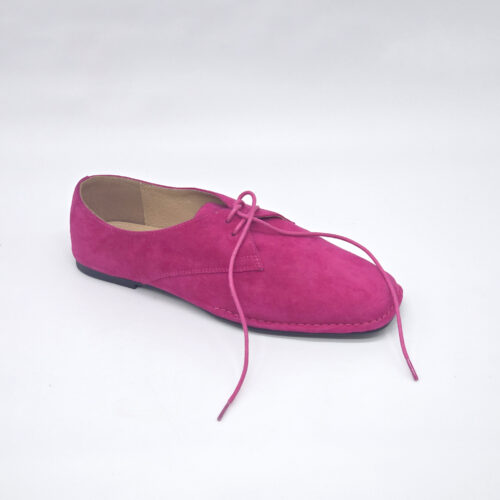 נעל שטוחה שרוכים קצה מרוב