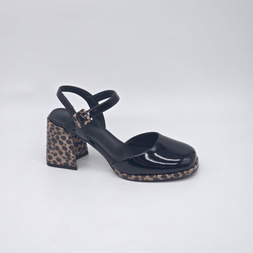 סנדל סגור פתוח מאחור עקב