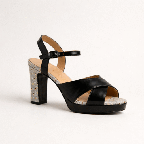 סנדל אלגנטי עם אבזם