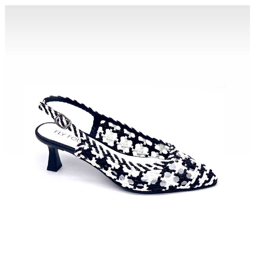 סנדל קלוע עם עקב