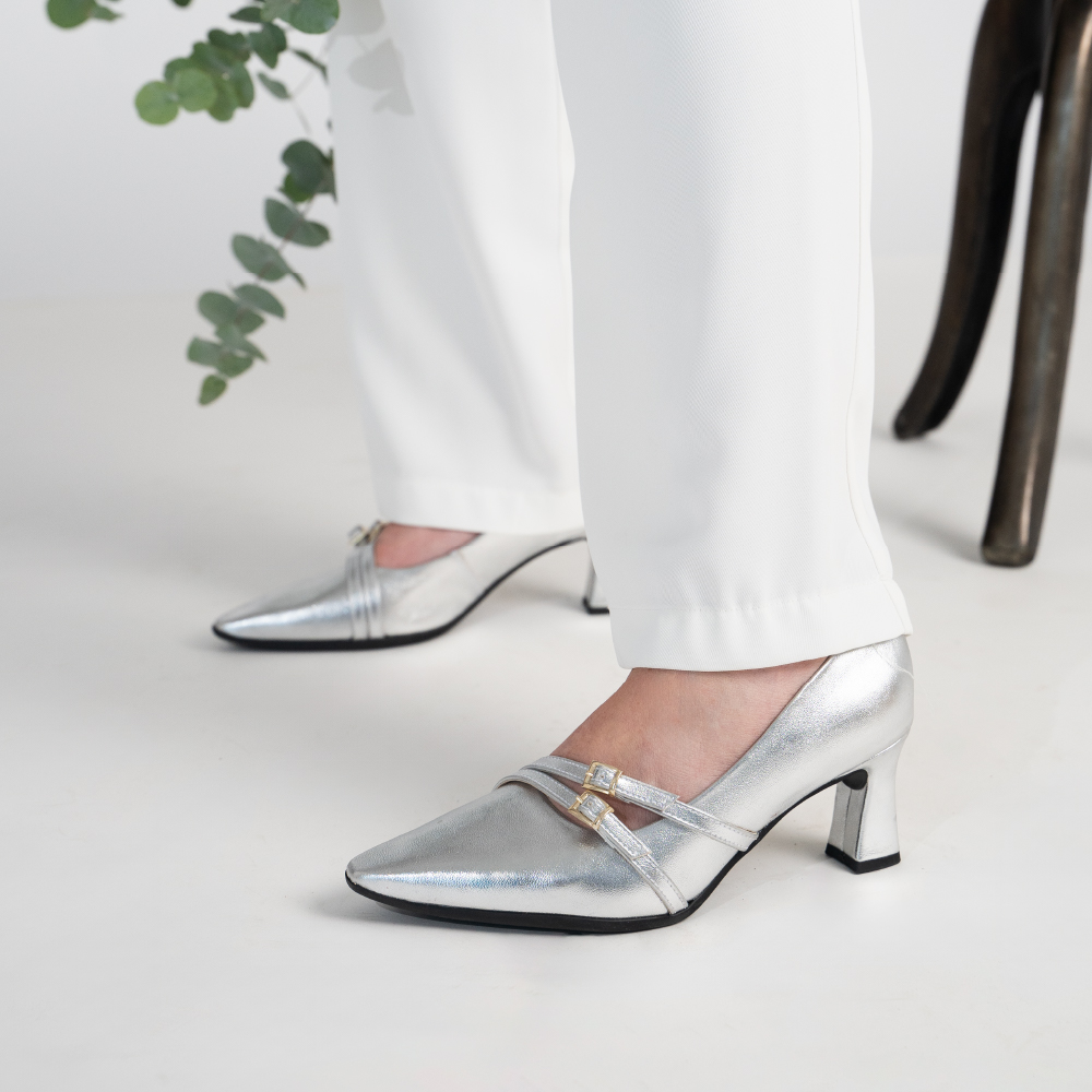 https://www.flyfoot.co.il/products/549552_4.jpg סירה אלגנטית רצועות אלכסו